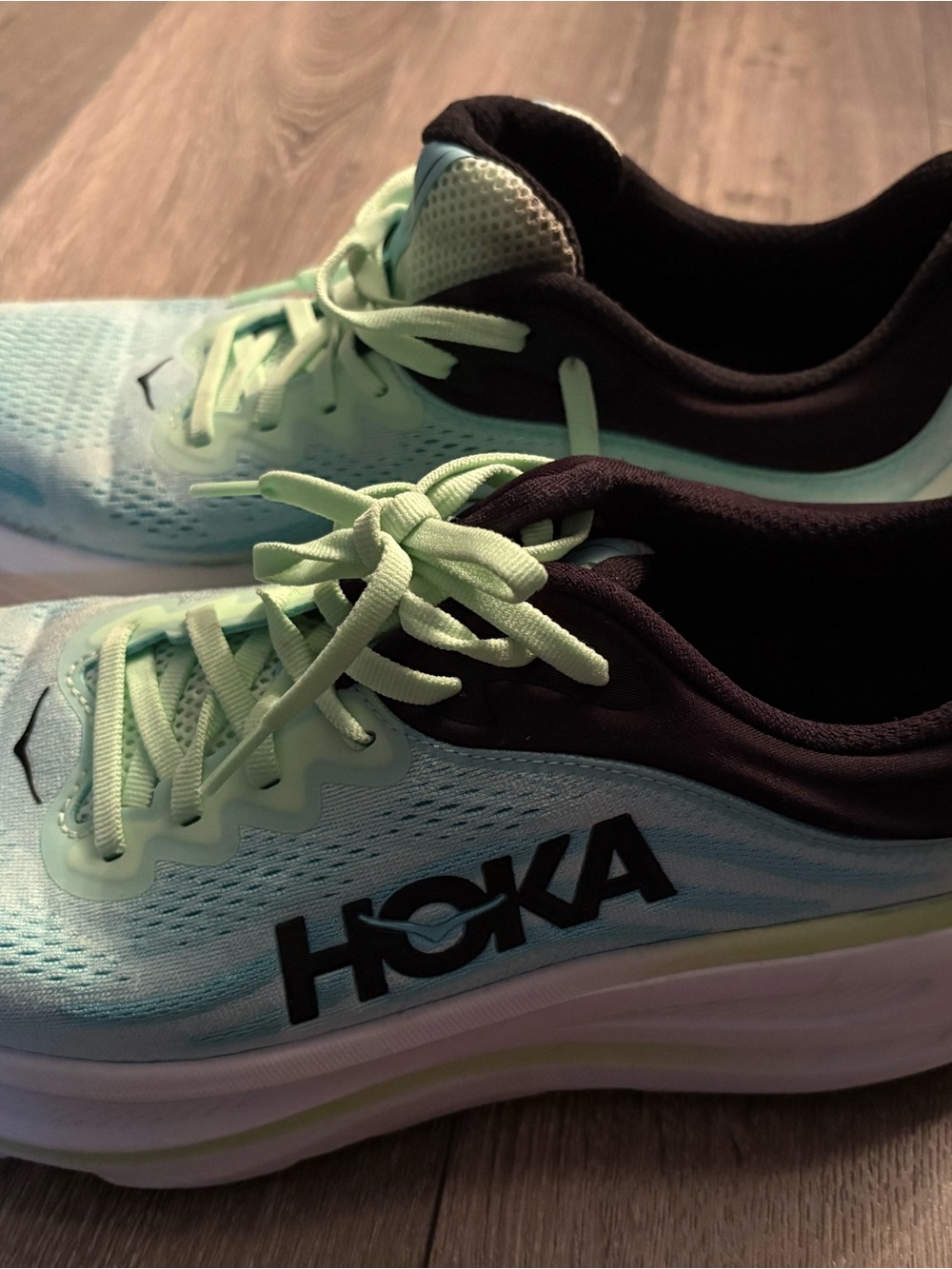 Hoka Black and Blue M Bondi 9 Label Detail